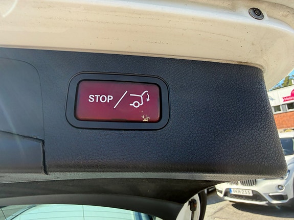 Mercedes-Benz E200 18 of 19