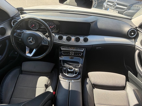 Mercedes-Benz E200 8 of 19