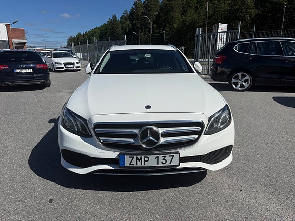 Mercedes-Benz E200 7 of 19