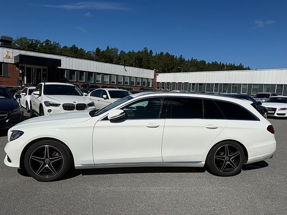 Mercedes-Benz E200 3 of 5