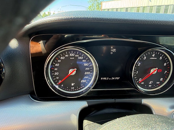 Mercedes-Benz E200 19 of 19