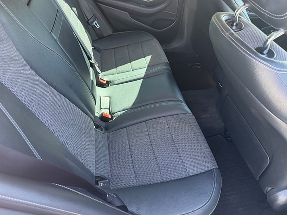 Mercedes-Benz E200 15 of 19