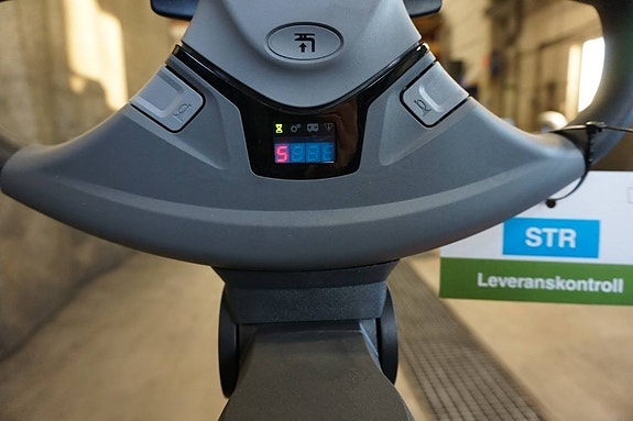 Toyota SWE140L 8 of 9
