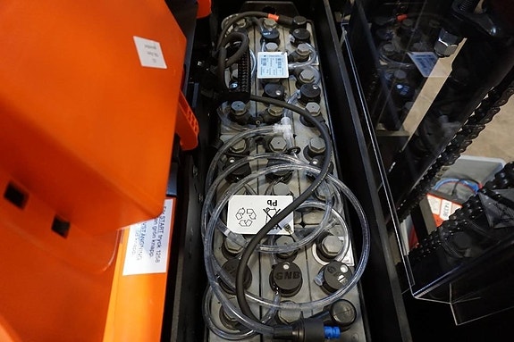 Toyota SWE140L 3 of 9