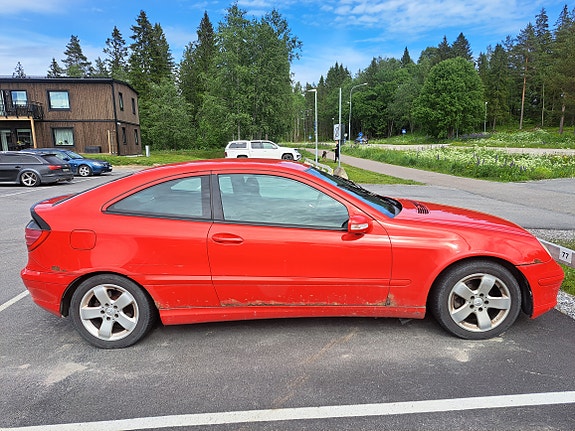 Mercedes-Benz C180 4 of 5