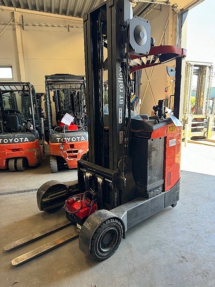 Toyota RRE160R 2 of 6