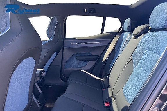 Volvo EX30 18 of 23
