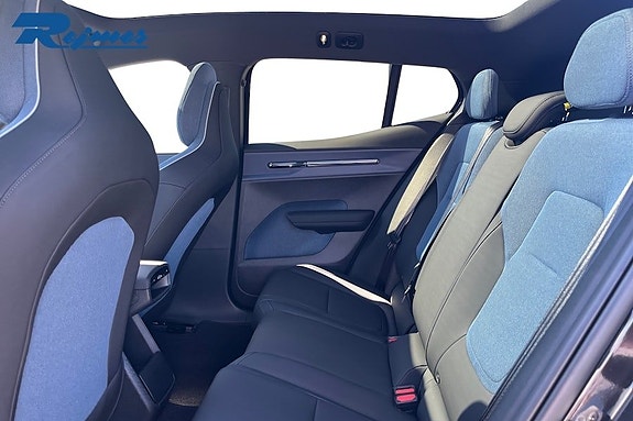 Volvo EX30 18 of 23