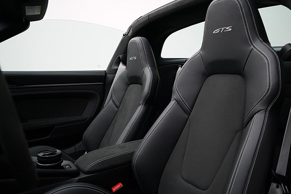 Porsche 911 Targa 4 GTS 9 of 30