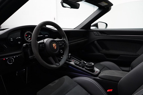 Porsche 911 Targa 4 GTS 8 of 30