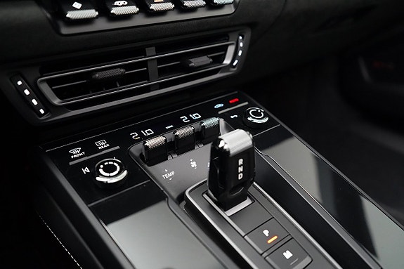 Porsche 911 Targa 4 GTS 18 of 30