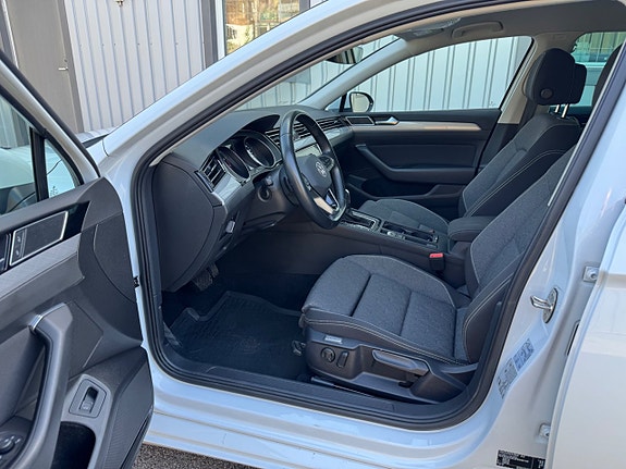 Volkswagen Passat 13 of 23