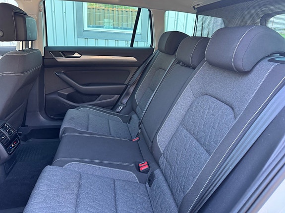 Volkswagen Passat 11 of 23