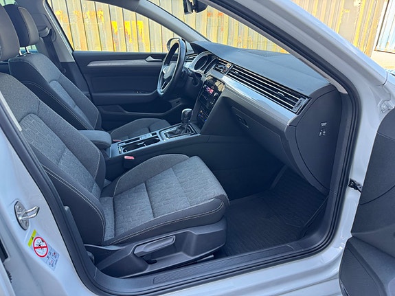 Volkswagen Passat 19 of 23