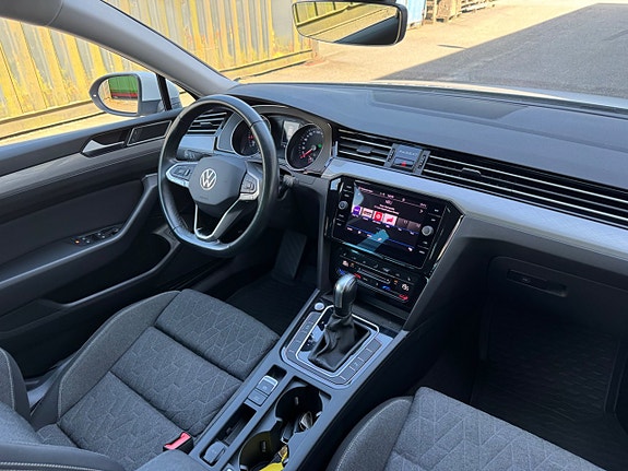 Volkswagen Passat 21 of 23