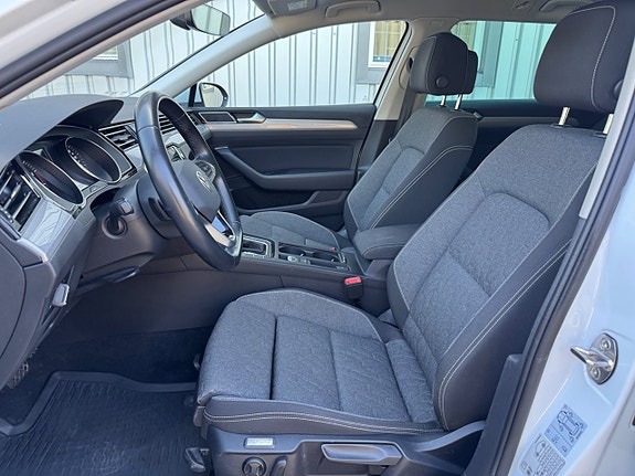 Volkswagen Passat 14 of 23