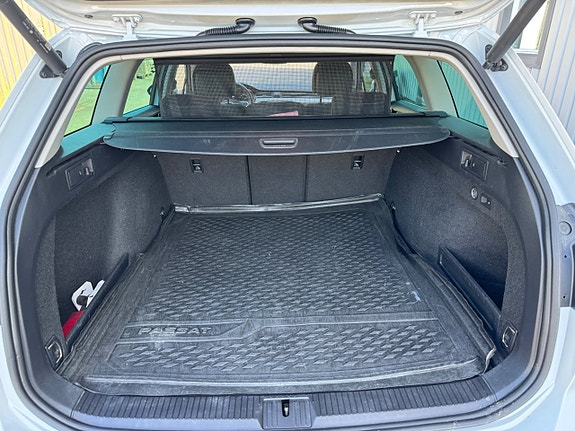 Volkswagen Passat 15 of 23