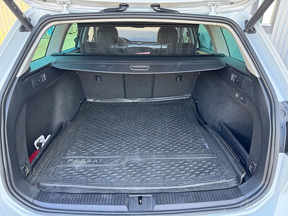 Volkswagen Passat 16 of 23