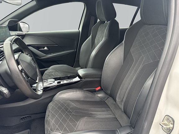 Peugeot e-208 8 of 15