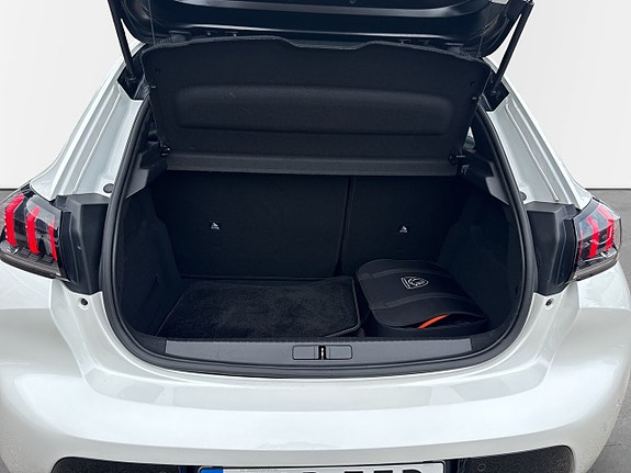 Peugeot e-208 7 of 15