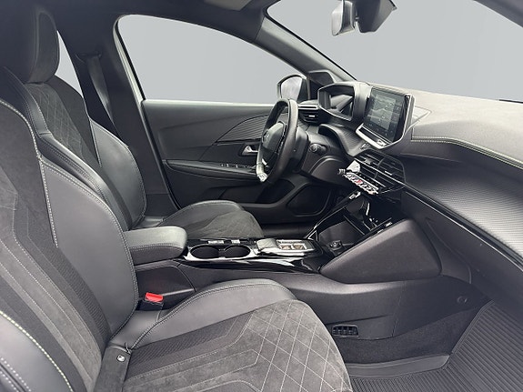 Peugeot e-208 9 of 15