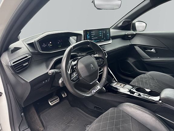 Peugeot e-208 15 of 15