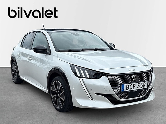 Peugeot e-208 3 of 5