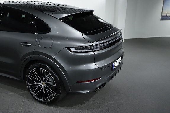 Porsche Cayenne 5 of 5