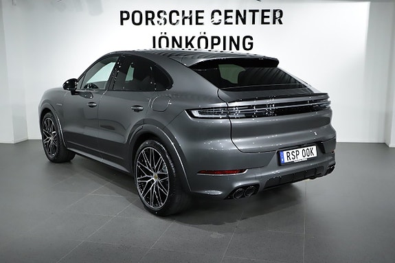 Porsche Cayenne 3 of 5