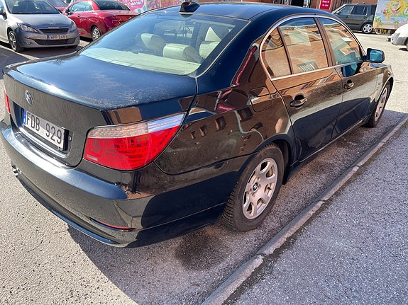 BMW 523i 4 of 5