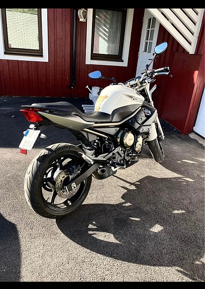 Yamaha XJ6 N 3 of 4