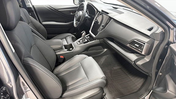 Subaru Outback 3 of 9