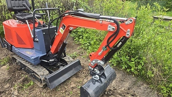 Minigrävmaskin 800kg 2 of 6