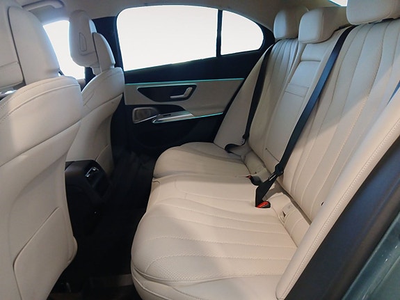 Mercedes-Benz E300 e 14 of 22