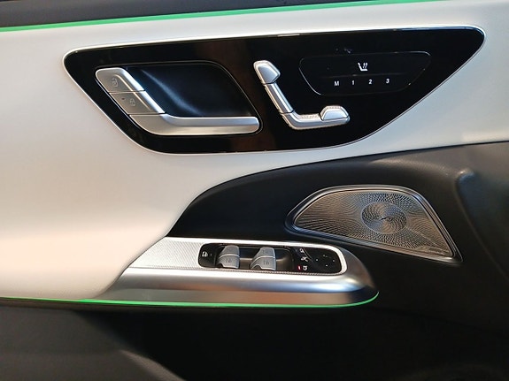 Mercedes-Benz E300 e 19 of 22