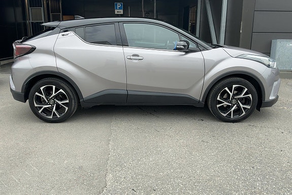 Toyota C-HR 6 of 30