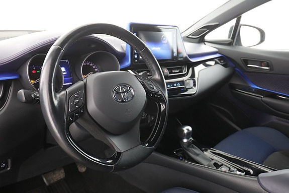 Toyota C-HR 10 of 30
