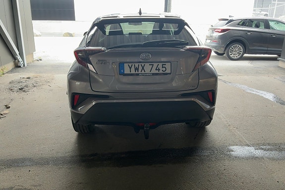 Toyota C-HR 4 of 30