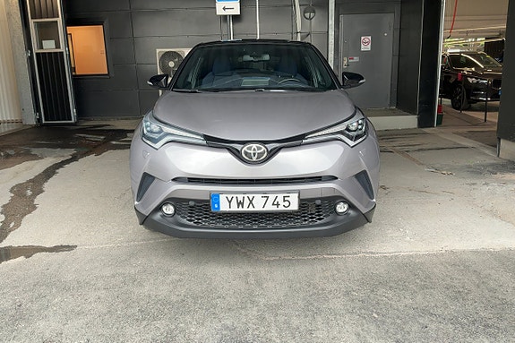 Toyota C-HR 8 of 30