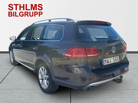 Volkswagen Passat Alltrack 3 of 5