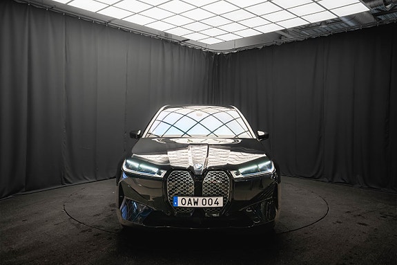 BMW iX 4 of 5