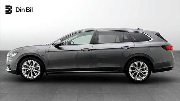 Skoda Superb 2 of 5