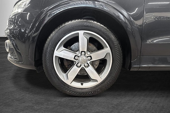 Audi Q3 2 of 5