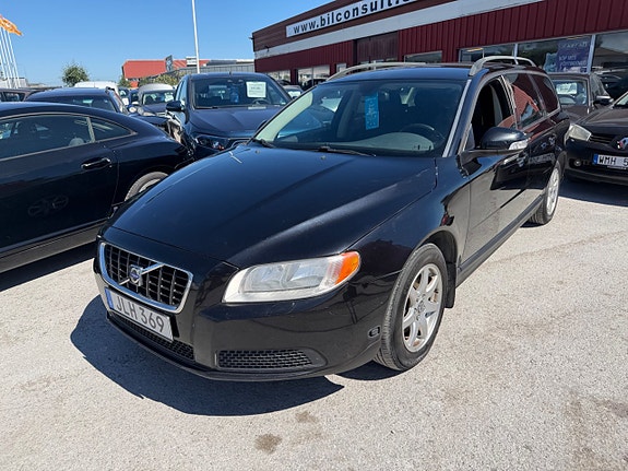 Volvo V70 3 of 5