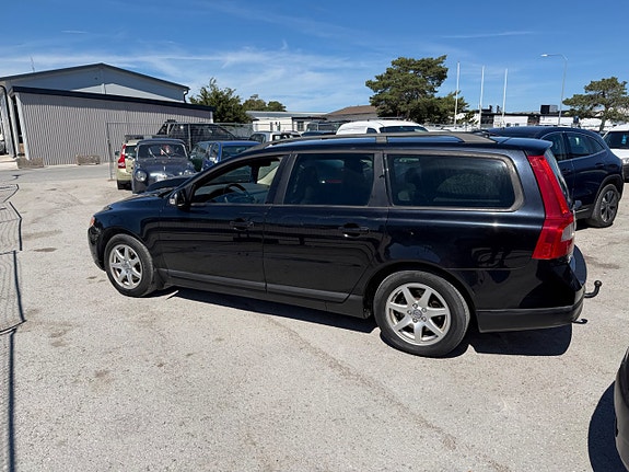Volvo V70 4 of 5