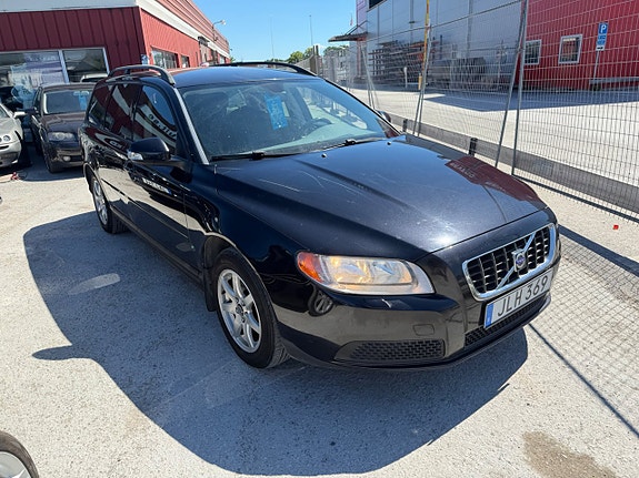 Volvo V70 2 of 5