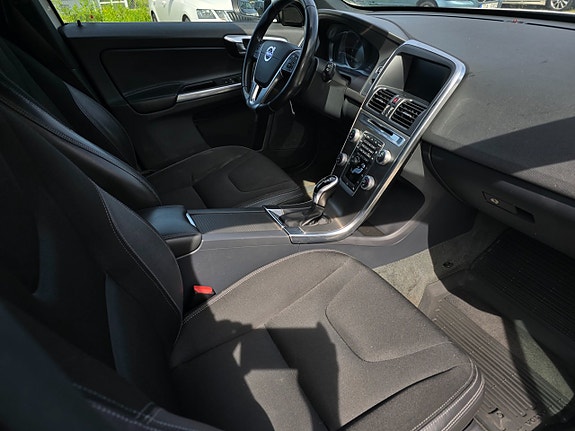 Volvo XC60 8 of 13
