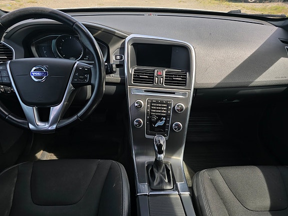 Volvo XC60 7 of 13