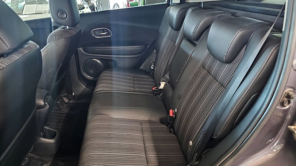 Honda HR-V 8 of 11