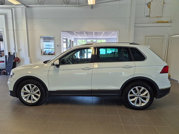 Volkswagen Tiguan 2 of 5